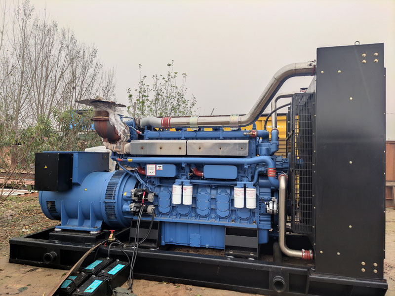 巫溪柴油发电机组更换机油时，应遵循哪些步骤？